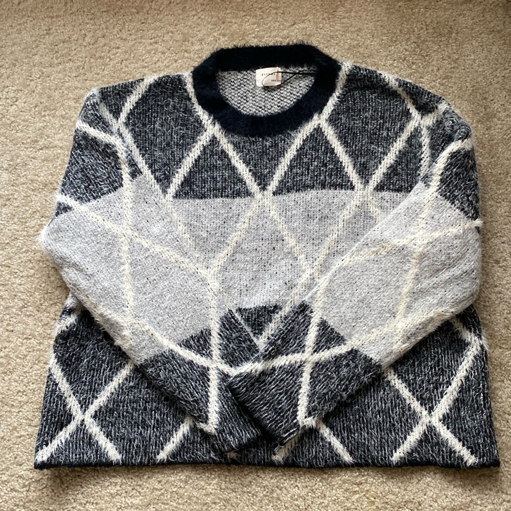 Gray fuzzy sweater, women’s m/l, Piper and scoot